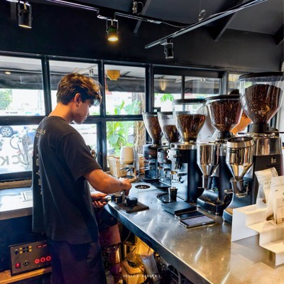 Koffeeplus Coffee Roaster Academy ร้านกาแฟเทสดีย่านเจริญนคร
