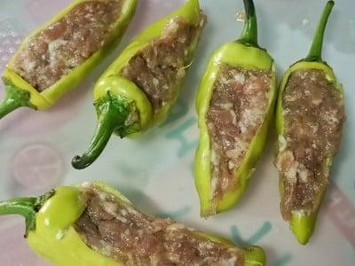 วิธีทำ พริกหยวกยัดไส้ห่อแพไข่รังบวบ