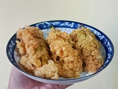 วิธีทำ พริกหยวกยัดไส้ห่อแพไข่รังบวบ