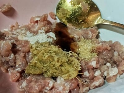 วิธีทำ พริกหยวกยัดไส้ห่อแพไข่รังบวบ