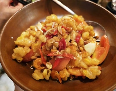 ตำข้าวโพดทอดขยี้ไข่เค็ม