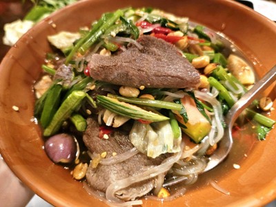 ตำเส้นเล็กเนื้อออส