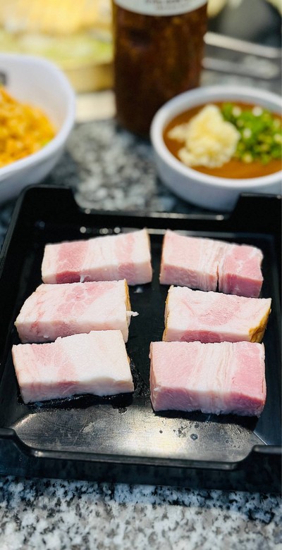 🥓 เบคอนรมควันฉ่ำหนา.