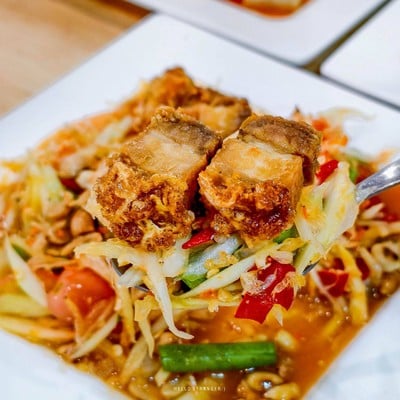 กูมันแซ่บ ร้านอาหารอีสานยั่วๆ ย่านคลองสาน