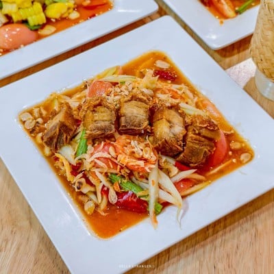 กูมันแซ่บ ร้านอาหารอีสานยั่วๆ ย่านคลองสาน