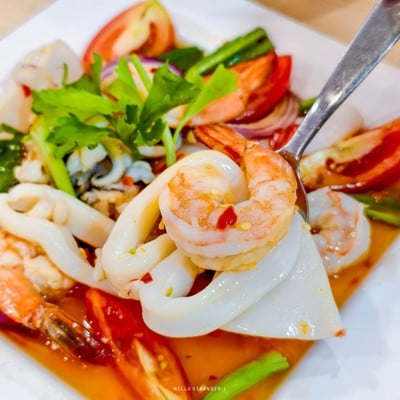 กูมันแซ่บ ร้านอาหารอีสานยั่วๆ ย่านคลองสาน