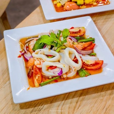 กูมันแซ่บ ร้านอาหารอีสานยั่วๆ ย่านคลองสาน