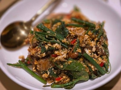 ยํามะระผัดไข่ กุ้ง ปลาหมึกกรอบ บะเต็ง