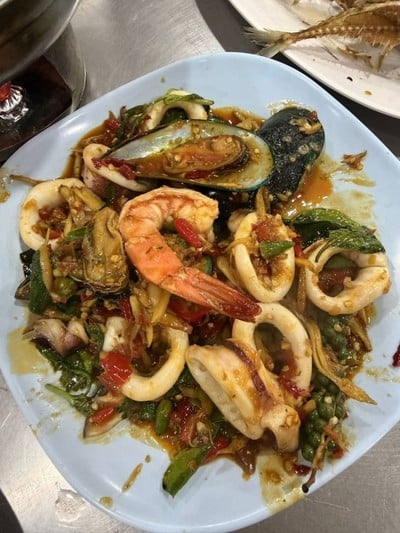 ผัดฉ่ารวมทะเล
