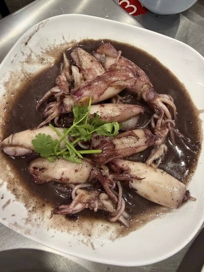 หมึกผัดน้ำดำ