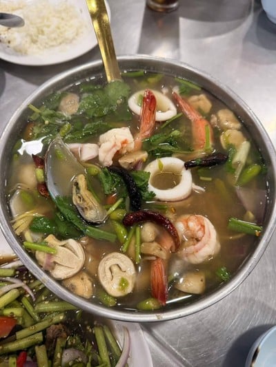 ต้มยำทะเลโป๊ะแตก