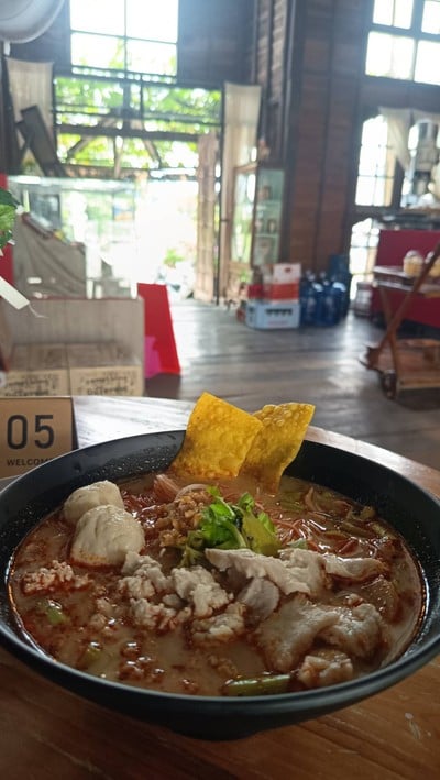 เส้นหมี่ต้มยำน้ำข้น