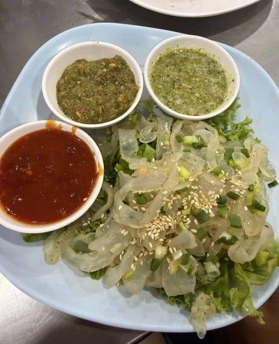 อาหาร หรือ เครื่องดื่ม