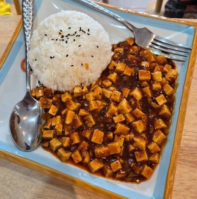 เต้าหู้ผัดซอสหม่าล่า ข้าวสวย