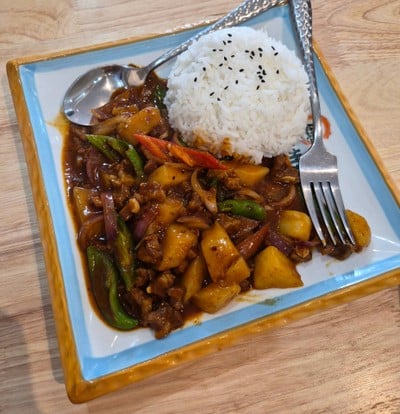 ไก่ผัดซอสหม่าล่า ข้าวสวย