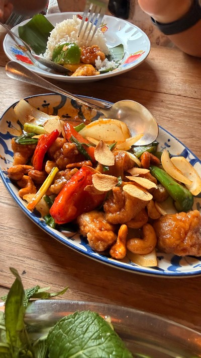 ไก่ผัดเม็ดมะม่วง