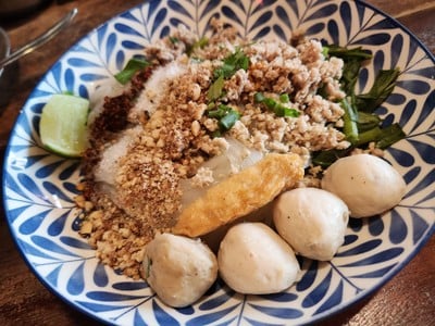 เส้นเล็กแห้งต้มยำ