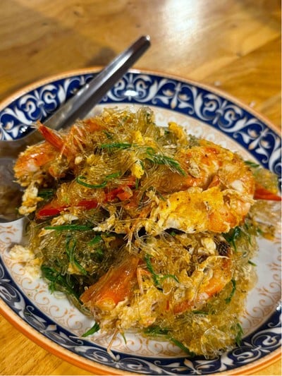 ผัดวุ่นเส้นชะอมกุ้ง