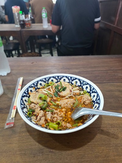 เย็นตาโฟต้มยำหมูล้วน