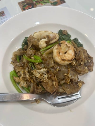 ผัดซีอิ๊วทะเล (หมึก + กุ้ง)