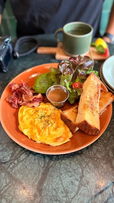 Egg & Bacon Brekkie