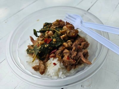 ข้าวราดหมูผัดกะปิ+กะเพราไก่