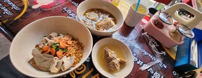 อาหาร หรือ เครื่องดื่ม
