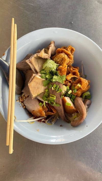 บะหมี่แห้งหมูเครื่องใน