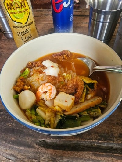 ก๋วยเตี๋ยวแกงส้ม