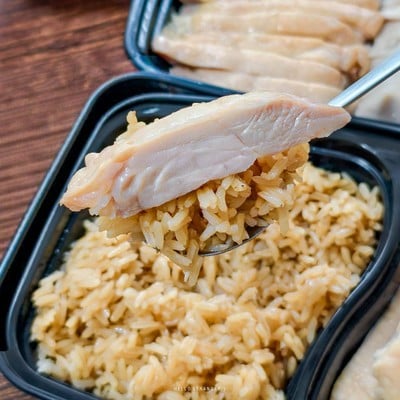 “จินกี่ ข้าวมันไก่ ไทย-สิงคโปร์” ร้านข้าวมันไก่ที่อร่อยตรงปก จนยกขึ้นแท่นให้เป็นร้านโปรด