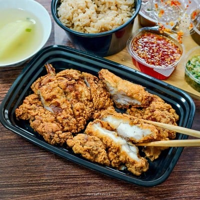 “จินกี่ ข้าวมันไก่ ไทย-สิงคโปร์” ร้านข้าวมันไก่ที่อร่อยตรงปก จนยกขึ้นแท่นให้เป็นร้านโปรด