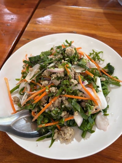 ยำผักกูดทรงเครื่อง
