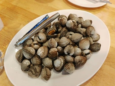 อาหาร หรือ เครื่องดื่ม