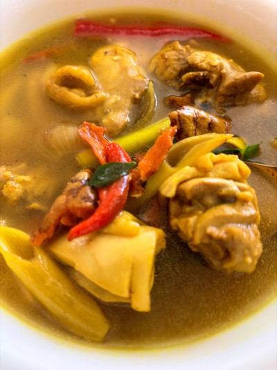 ต้มส้มไก่ขมิ้น