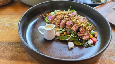 สลัดเนื้อกับถั่วลูกไก่