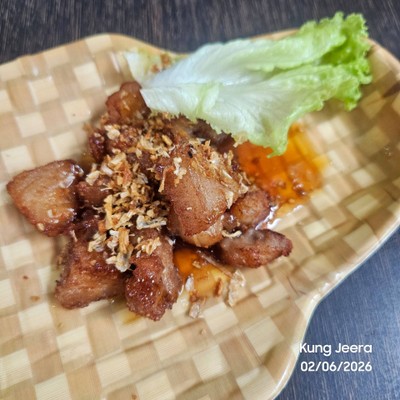 หมูสามชั้นทอดน้ำปลา