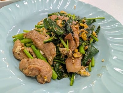 ผัดคะน้าใส่ไข่