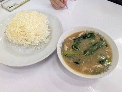 หมี่ขาวกรอบราดหน้า