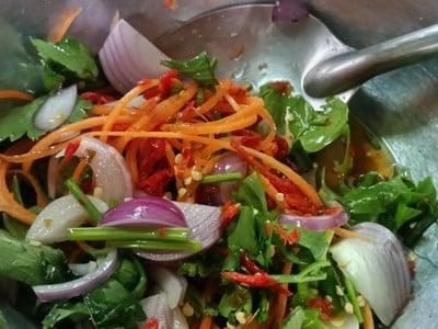 วิธีทำ ยำไข่ปลาดุก วิธีทำ ยำไข่ปลาดุก