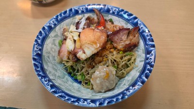 บะหมี่แห้ง เกี๋ยว หมูแดง ก้ามปูใหญ่