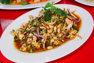 ส้มตำเจ๊แอนทองหล่อ อร่อยสุดคุ้ม 10 เมนู แค่แบงค์พันใบเดียววว