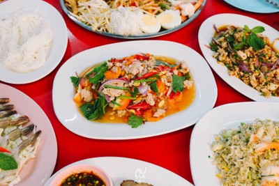 ส้มตำเจ๊แอนทองหล่อ อร่อยสุดคุ้ม 10 เมนู แค่แบงค์พันใบเดียววว