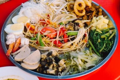 ส้มตำเจ๊แอนทองหล่อ อร่อยสุดคุ้ม 10 เมนู แค่แบงค์พันใบเดียววว