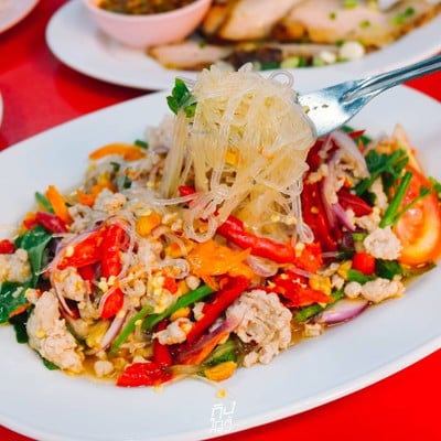 ส้มตำเจ๊แอนทองหล่อ อร่อยสุดคุ้ม 10 เมนู แค่แบงค์พันใบเดียววว
