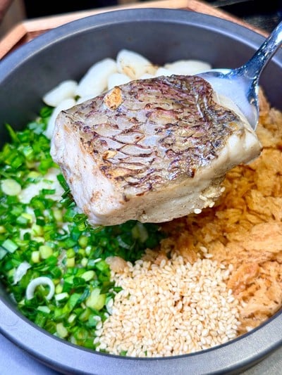 ข้าวอบปลามาไดและหอยเชลล์