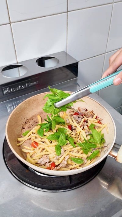 วิธีทำ วิธีการทำ “หน่อไม้ผัดกะเพรา” อร่อย และแสนง่าย วิธีทำ วิธีการทำ “หน่อไม้ผัดกะเพรา” อร่อย และแสนง่าย