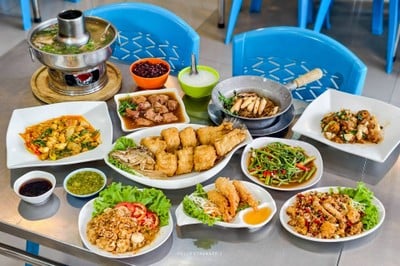 “ครัวเฮียบิ๊ก” ร้านข้าวต้มกุ๊ยเจ้าดังย่านศรีนครินทร์