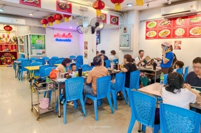 “ครัวเฮียบิ๊ก” ร้านข้าวต้มกุ๊ยเจ้าดังย่านศรีนครินทร์