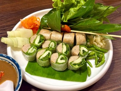 แหนมเนืองโรล