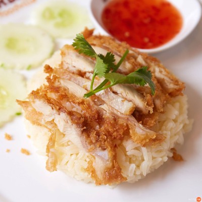เมนูของร้าน สุรัตนายำแหนมข้าวทอด ตลาดเวิลด์มาร์เก็ต